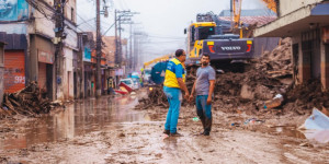 Novo temporal atinge Petrópolis e causa inundação