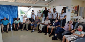 Idosos do Centro Dia participam de roda de conversa sobre prevenção de quedas