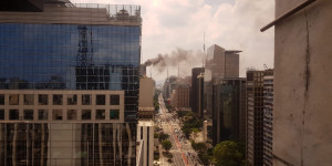 Incêndio atinge prédio na Avenida Paulista