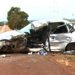 Acidente entre carro e van deixa homem em estado grave na SP-215