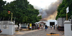 Incêndio de grande porte atinge a Porto Brasil Cerâmica em Porto Ferreira