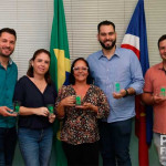 Servidores do Paço Municipal recebem caneca para evitar uso de copo plástico