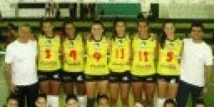 Time adulto feminino de vôlei perde para São Carlos