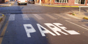 Seção de Trânsito executa pintura de sinalização horizontal na área central da cidade