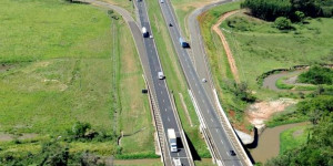 Mais de 400 mil veículos passaram pelas rodovias da Intervias no feriadão