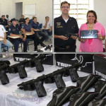 No Dia da Guarda Civil Municipal, prefeita entrega armas e parabeniza corporação