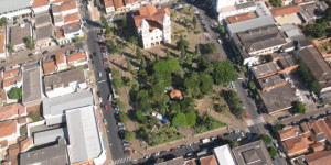 Feirinha da praça da Matriz acontece domingo à noite