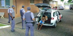 Flagrante de tráfico de drogas na estrada velha de Descalvado