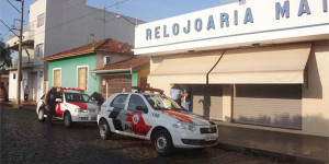 Dois comerciantes da região reagem a roubo e são baleados por assaltantes