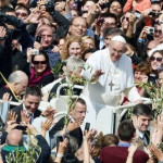 Papa reza Missa de Ramos e volta a convocar para a Jornada Mundial da Juventude