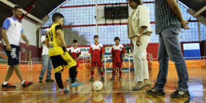 Na entrega do novo piso do ginásio, Porto Ferreira/MarGirius empata na primeira semifinal da Copa Record