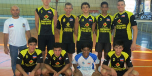 Equipe infanto juvenil masculina de vôlei enfrentou São Carlos pela APV