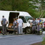 Oito pessoas morrem após colisão entre duas vans em Ribeirão Bonito