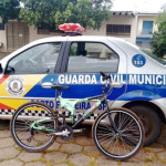 GCM localiza moto adulterada em matagal e recupera bicicleta furtada