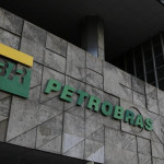 Bolsonaro diz que Petrobras irá anunciar redução no preço dos combustíveis nesta semana