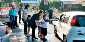 Semana do Trânsito teve participação de alunos da rede pública em bloqueios de orientação