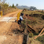 Departamento de Obras reforma ponte com material doado pelo Governo do Estado