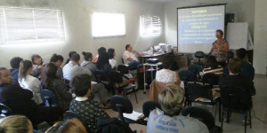 Equipe do controle de vetores faz nebulização em bairro e passa por treinamento