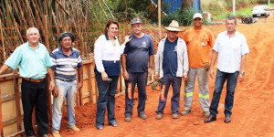 Prefeita e diretor vistoriam obras da ponte da vicinal do Brejão e da UPA