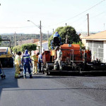 Prefeitura inicia obras de recapeamento em vias públicas de diversos bairros