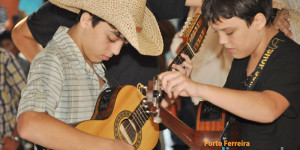 A dupla ferreirense Felipe e Fernando se apresenta no Teatro Amazonas em Manaus