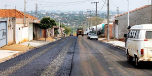 Obras de pavimentação dos bairros Porto Bello e José Gomes prosseguem