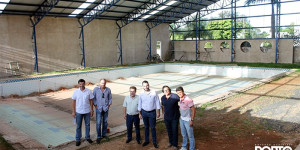 Prefeito, vice, vereadores e secretários visitam obras de modernização da piscina municipal