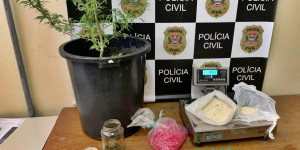 Na manhã de hoje (06) por volta das 10h Policiais Civis de Porto Ferreira, prenderam em flagrante um homem de 24 anos no Jardim Jandira acusado do crime de Tráfico de Drogas.