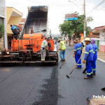 Prefeitura executa recape asfáltico em vias de grande movimento