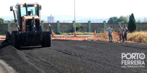 Ruas do Centro Empresarial Ferreirense começam a ser pavimentadas