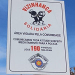 Placas do Projeto Vizinhança Solidária da Polícia Militar no Jardim Bela Vista são trocadas.