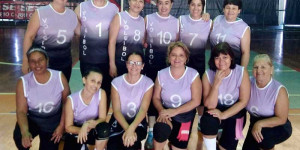 Equipe feminina de vôlei da categoria 50 anos participa de festival em Rio Claro