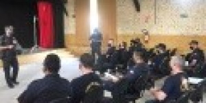 Comando da Guarda Civil Municipal faz reunião e entrega certificados.