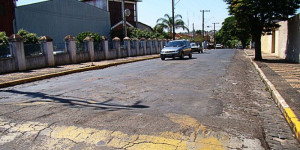 Maurício Rasi anuncia recapeamento da rua Francisco da Rocha Cupido