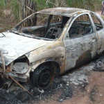 Carro incendiado foi localizado pela PM