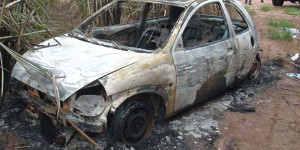 Carro incendiado foi localizado pela PM