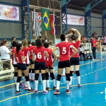 Com ginásio cheio, tem início o Campeonato Municipal de Vôlei em novo formato

 