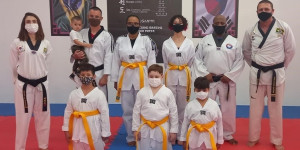 Alunos da Academia Osni Martins de Taekwondo passam por exame de graduação