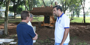 Clube de Campo das Figueiras inicia construção de churrasqueira coberta ao lado do lago