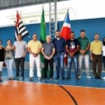 Prefeito entrega revitalização de quadra poliesportiva na Vila Maria