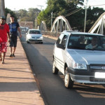 Novos limitadores inibirão tráfego pesado na ponte metálica do Moji