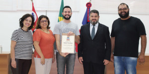 Reunião oficializa a entrega das redações do Concurso Literário Drª Lilian Ramos