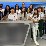 Semifinalistas do projeto EPTV na Escola visitam sede da emissora em São Carlos