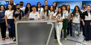 Semifinalistas do projeto EPTV na Escola visitam sede da emissora em São Carlos