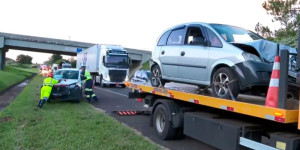 Acidente envolvendo dois carros e dois caminhões congestiona a SP-318 em São Carlos