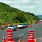 Rodovia Anhanguera é totalmente bloqueada em Santa Rita do Passa Quatro; veja rotas alternativas