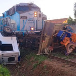 Caminhão é atingido por trem em cruzamento de linha férrea em Itirapina