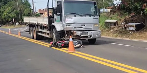 Motociclista de 21 anos morre em acidente com caminhão em São José do Rio Pardo