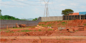 Secretaria de Obras estuda aplicação de multa em empresa por atraso em obra de escola