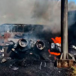 Carreta pega fogo após bater contra defensa metálica na Rodovia Anhanguera em SP